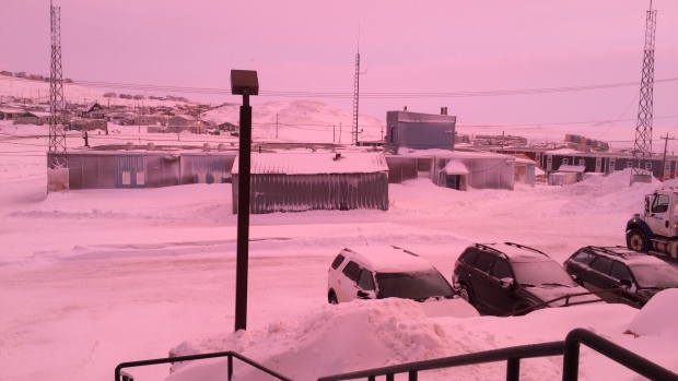 Iqaluit-Città a luce rosa