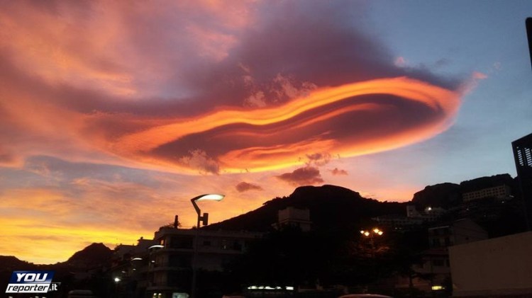 Nube lenticolare a Letojanni (Messina)