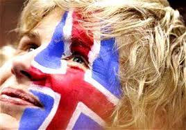 islanda-ragazza-con-bandiera