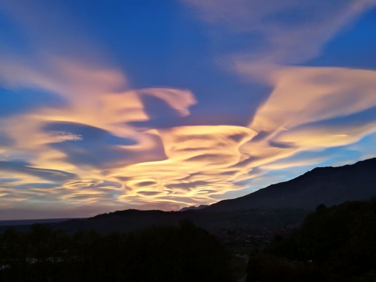 Nubi lenticolari su Val Susa 2.jpg