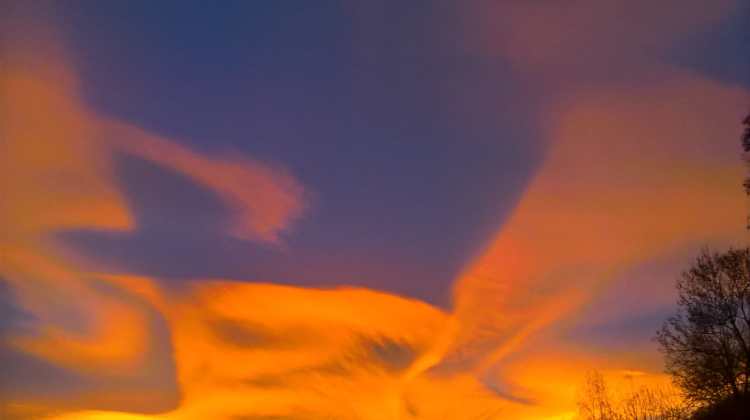 Nubi lenticolari su Val Susa.jpg