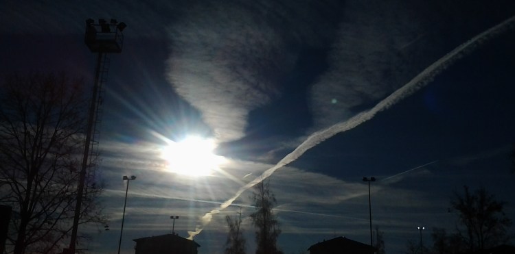 Scie chimiche - Biella p.zza Falcone 2013-12-05 09.57.08.jpg