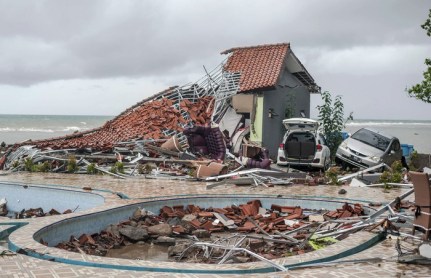Indonesia, distruzione tsunami.jpg