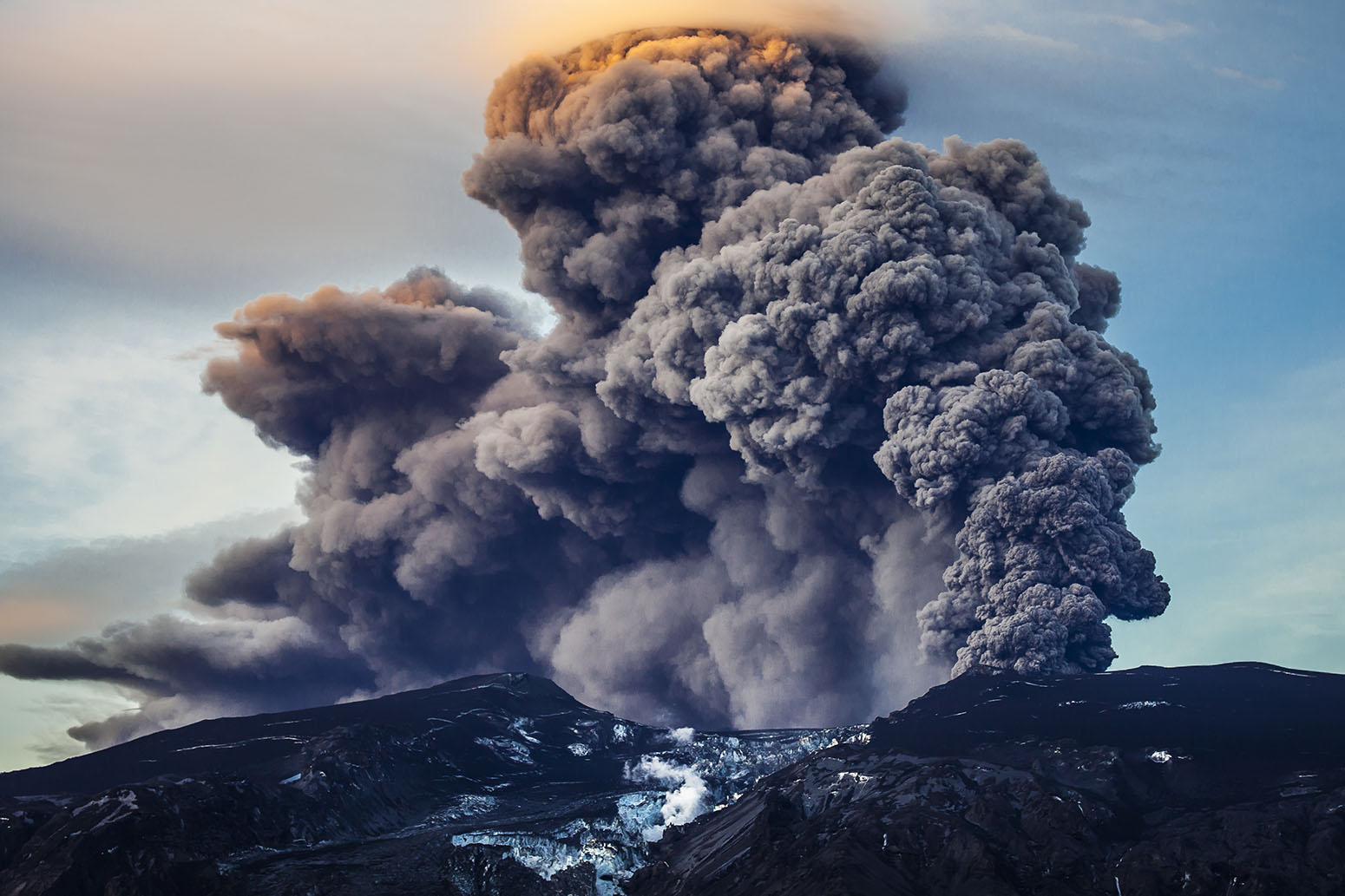 vulcano islandese Eyjafjallajökull 2010.jpg