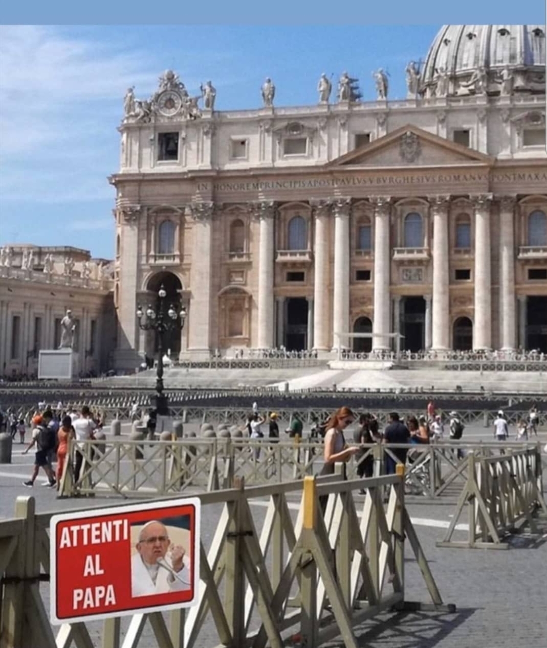 Attenti al Papa.jpg