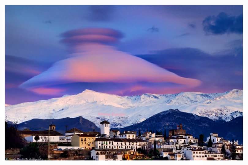 Nuvola ufo Sierra Nevada in Spagna.jpg